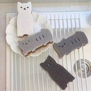 2 Cat-Shaped Scrubbing Sponges - Gray & White
